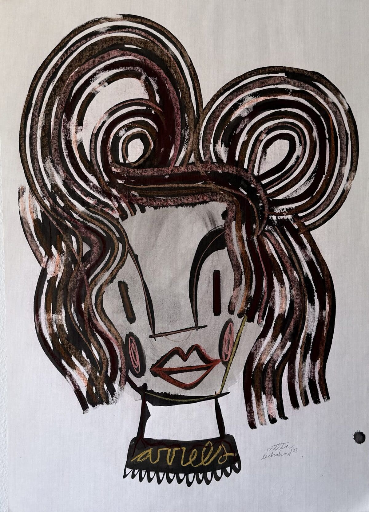 Raices, obra original de Petita Lechatrose realizada en tinta china y pastel sobre papel Izionta. Un retrato contemporáneo en tonos rojos y rosados con formas circulares que simbolizan las raíces, la identidad, la memoria y la conexión con los orígenes.